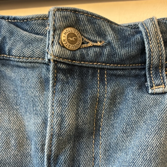 Hollister Ultra High Rise Mom Short - Picture 2 of 5